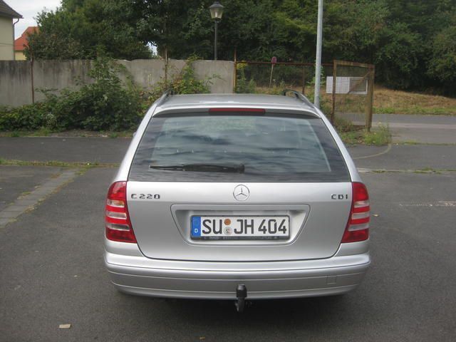 Gebraucht Mercedes C220 Classic 150 PS (110 kW) 2004 Silber metallic Kombi