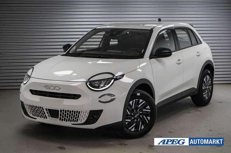 Neu Fiat 600 101 PS (74 kW) 2025 Gelato weiß Limousine