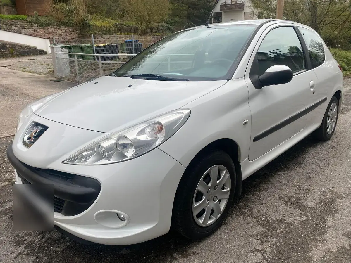 Gebraucht Peugeot 206 75 PS (55 kW) 2009 Silber Limousine