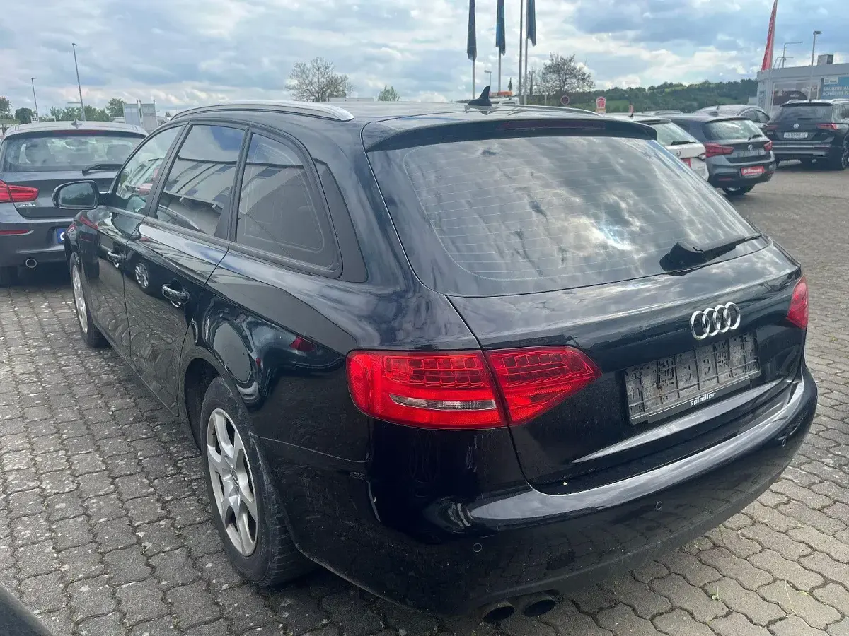 Gebraucht Audi A4 Attraction 160 PS (117 kW) 2011 Schwarz Kombi