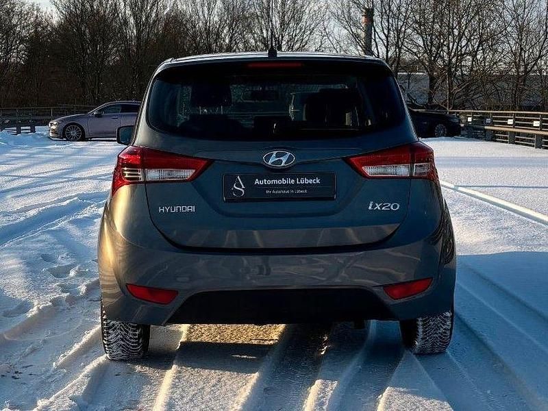 Gebraucht Hyundai ix20 Classic 90 PS (66 kW) 2011 Grau Kleinwagen