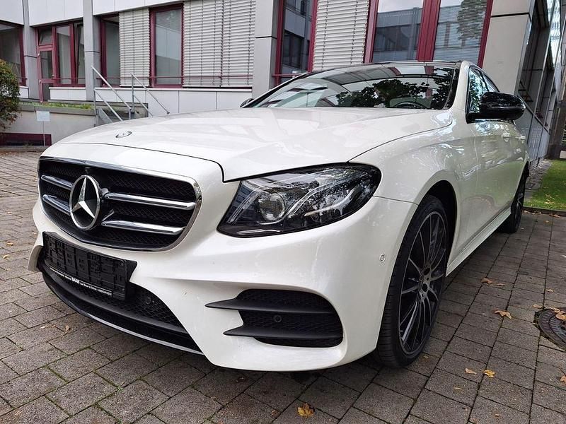 Gebraucht Mercedes E350 AMG 258 PS (189 kW) 2017 Weiß Limousine
