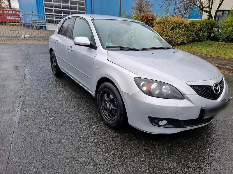 Grau Gebraucht 2006 Mazda 3 Inclusive Limousine | 1.780 € (Superpreis) - Bild 1/4
