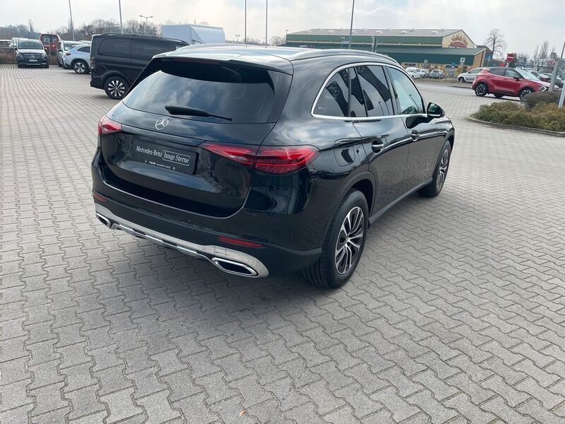 Gebraucht Mercedes GLC200 Avantgarde 204 PS (150 kW) 2023 Lack obsidianschwarz SUV