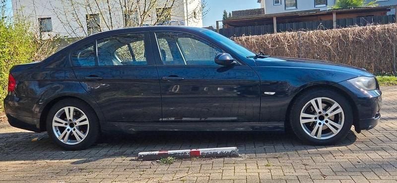Gebraucht BMW 318 122 PS (89 kW) 2006 Blau Limousine