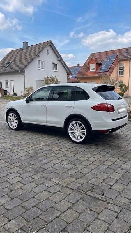 Second-hand Porsche Cayenne 265 CP (194 kW) 2013 Alb SUV