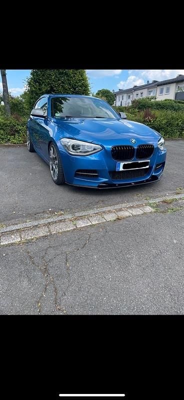 Blau Gebraucht 2013 BMW M135 M Performance Kleinwagen | 17.500 € (Fairer Preis) - Bild 1/4