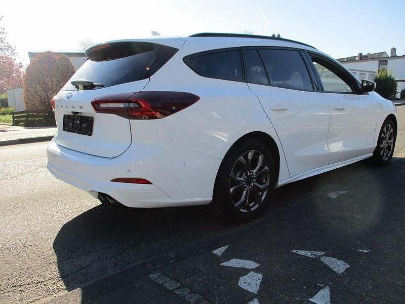 Gebraucht Ford Focus ST-Line X 120 PS (88 kW) 2022 Weiß Limousine