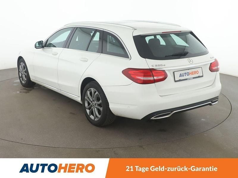 Gebraucht Mercedes C220 Avantgarde 170 PS (125 kW) 2018 Weiß Kombi