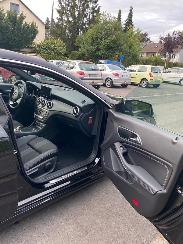 Gebraucht Mercedes CLA180 Edition 122 PS (89 kW) 2017 Schwarz Limousine