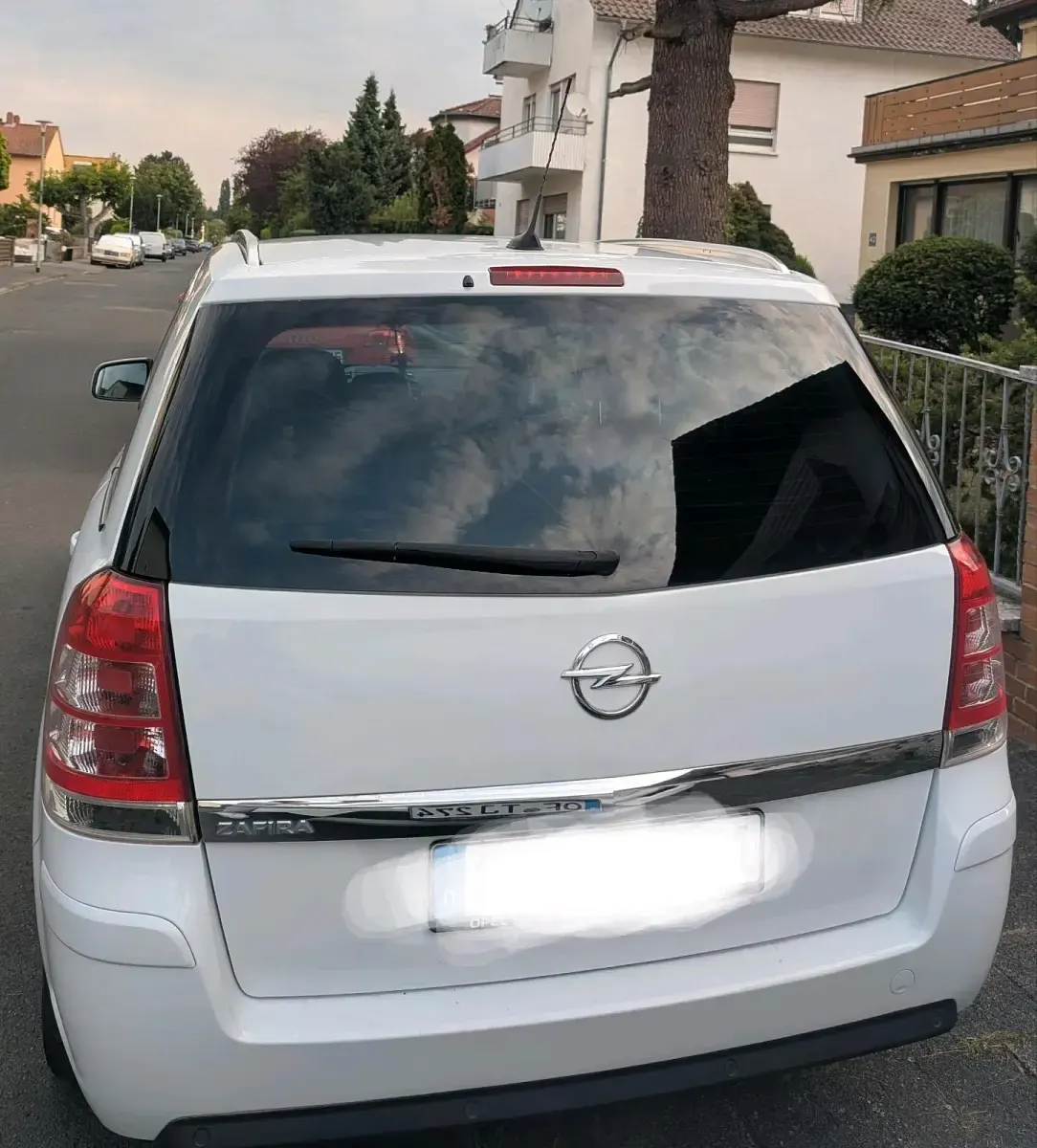Gebraucht Opel Zafira 140 PS (102 kW) 2014 Weiß Van / Kleinbus