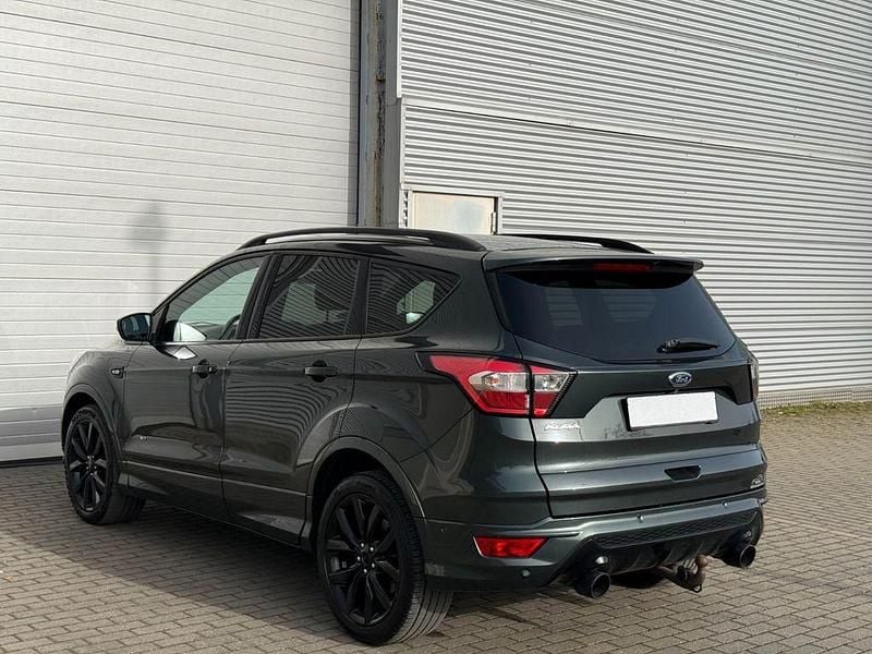 Gebraucht Ford Kuga ST-Line 179 PS (131 kW) 2019 Grün SUV