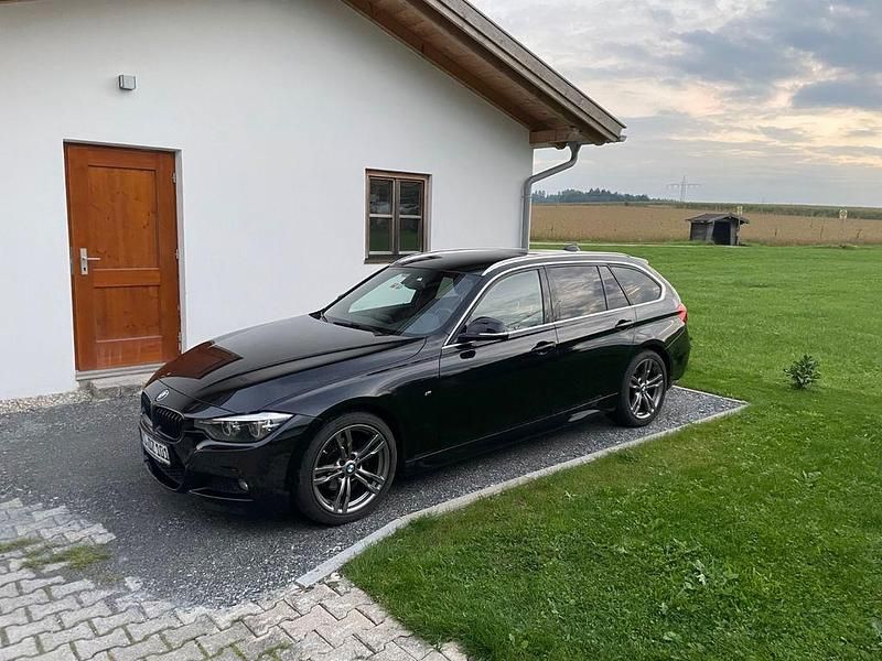 Schwarz Gebraucht 2019 BMW 320 M Sport Kombi | 16.850 € (Superpreis) - Bild 1/4