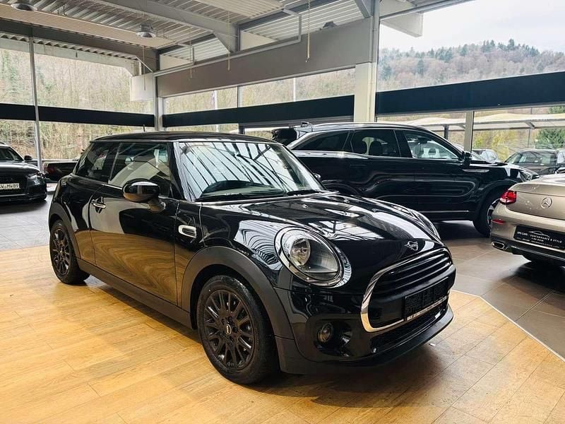 Gebraucht Mini ONE 102 PS (75 kW) 2021 Midnight black metallic Kleinwagen
