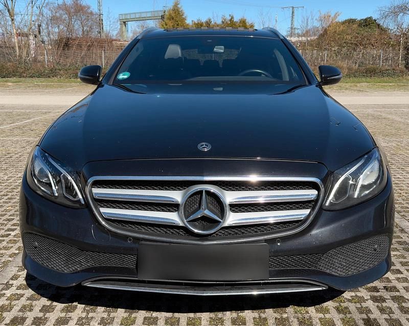 Gebraucht Mercedes E200 184 PS (135 kW) 2018 Schwarz Kombi