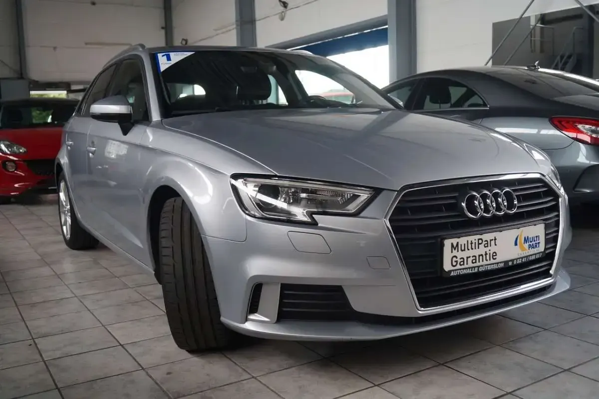 Gebraucht Audi A3 Sport 116 PS (85 kW) 2018 Florettsilber Limousine
