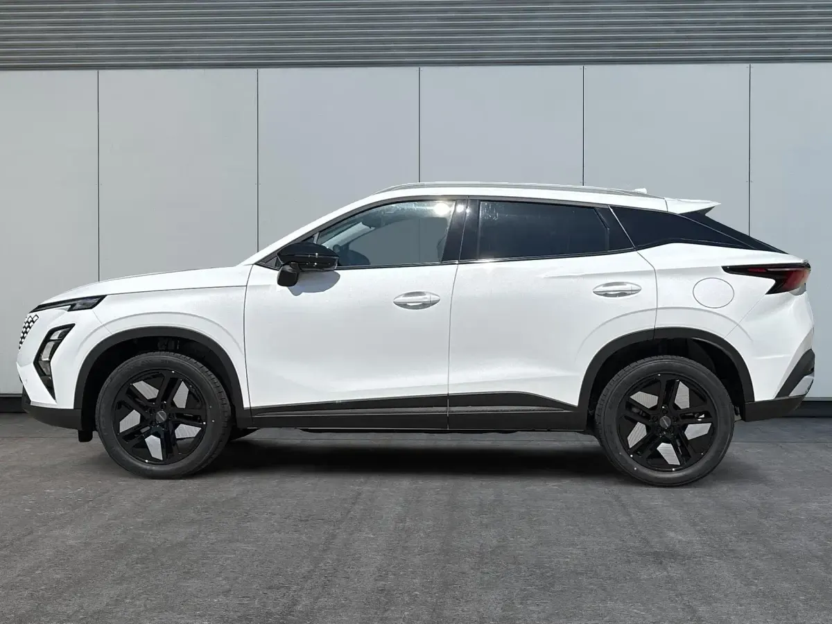 Neu Omoda 5 147 PS (108 kW) 2026 Khaki white metallic SUV