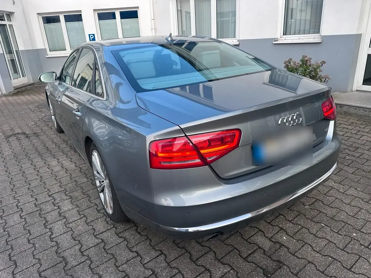 Gebraucht Audi A8 351 PS (258 kW) 2010 Grau Limousine