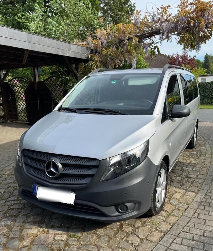 Grau Gebraucht 2019 Mercedes Vito Van / Kleinbus | 29.900 € - Bild 1/4