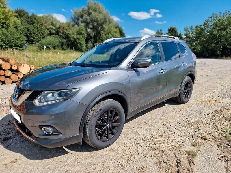 Schwarz Gebraucht 2015 Nissan X-Trail Tekna SUV | 10.800 € (Guter Preis) - Bild 1/4