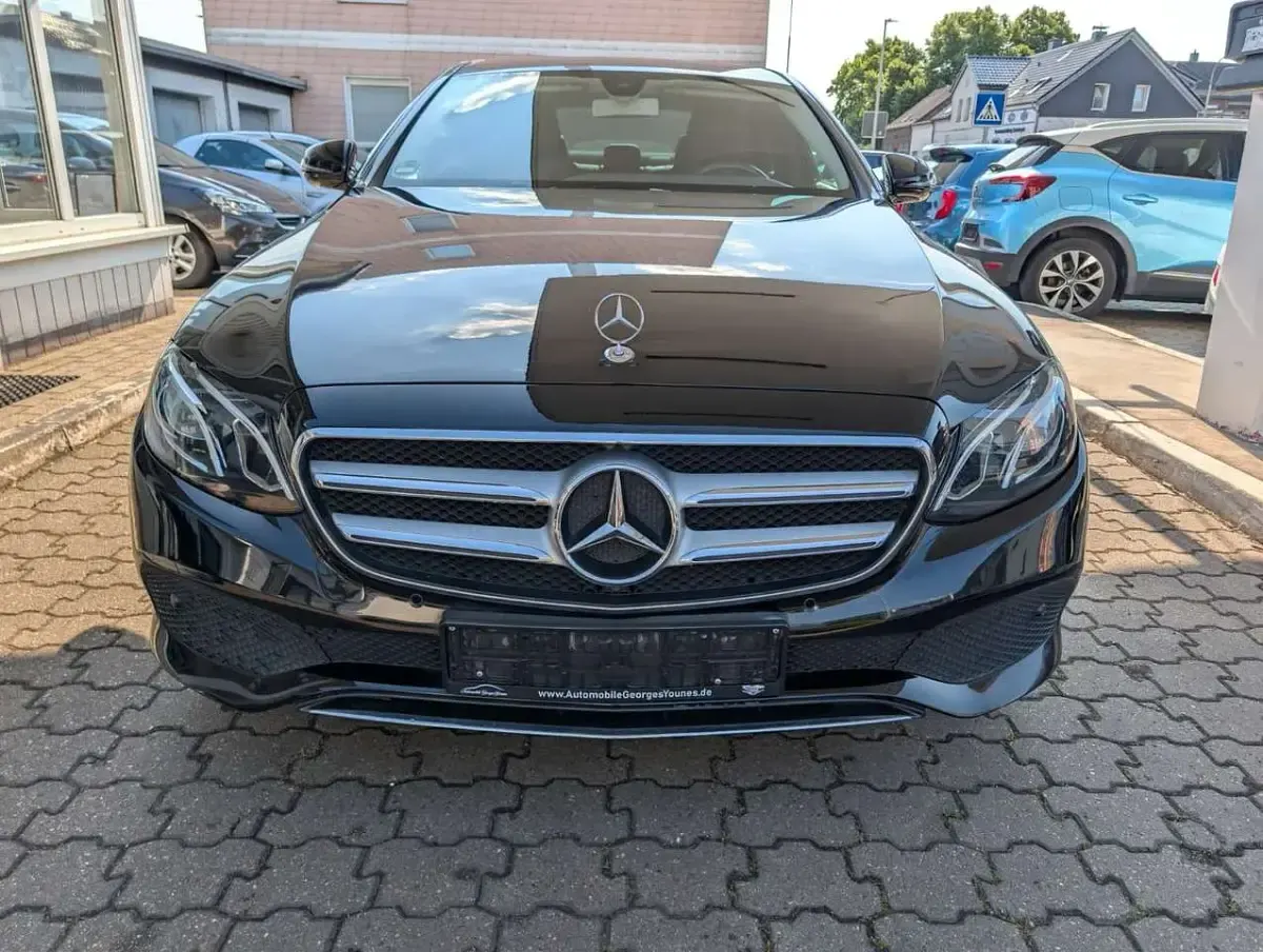 Gebraucht Mercedes E220 194 PS (142 kW) 2018 Schwarz Limousine