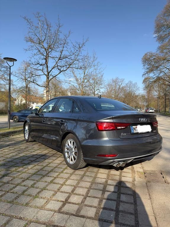 Gebraucht Audi A3 Sport 150 PS (110 kW) 2018 Grau Limousine