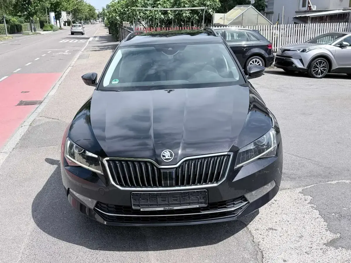 Gebraucht Skoda Superb Ambition 150 PS (110 kW) 2018 Schwarzmagic perleffekt Kombi