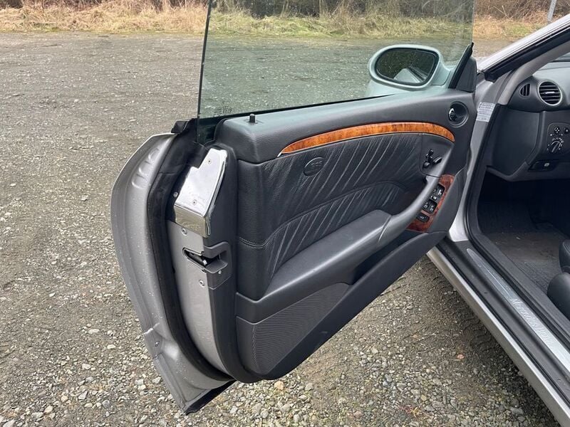 Silber Gebraucht 2002 Mercedes CLK320 Elegance Coupé | 6.300 € (Etwas zu teuer) - Bild 1/4