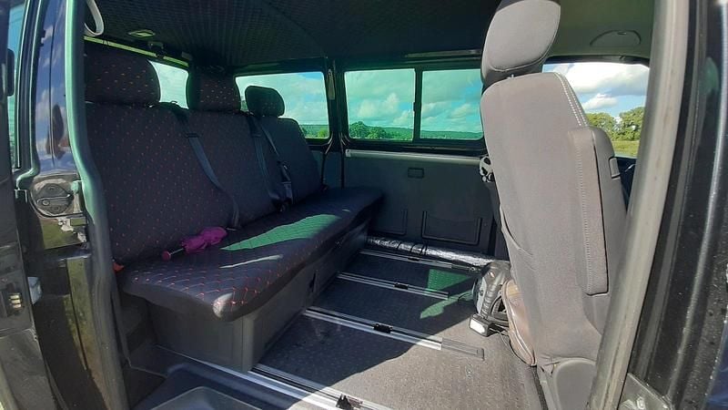 Second-hand VW T5 102 CP (75 kW) 2008 Negru Van