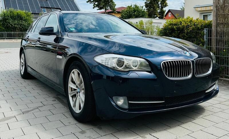Blau Gebraucht 2011 BMW 520 Kombi | 10.999 € (Fairer Preis) - Bild 1/4