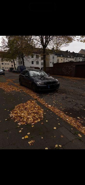 Blau Gebraucht 2006 BMW 318 Limousine | 2.500 € (Fairer Preis) - Bild 1/4