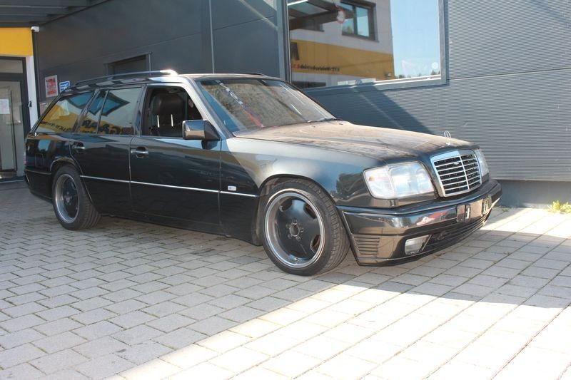 Schwarz Gebraucht 1991 Mercedes E300 Limousine | 19.990 € - Bild 1/4