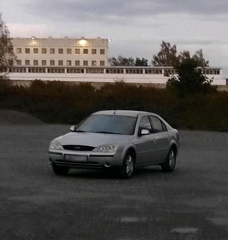 Gebraucht Ford Mondeo 146 PS (107 kW) 2001 Silber Limousine