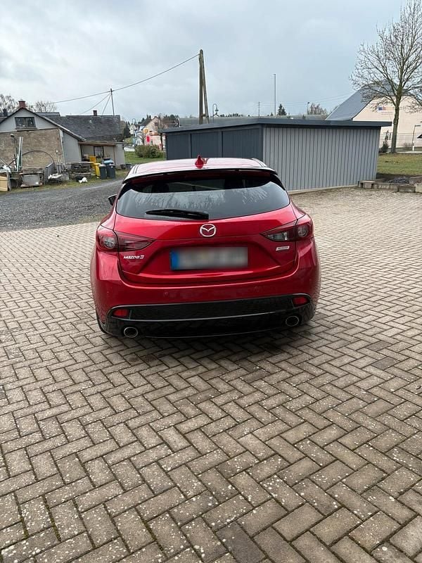 Gebraucht Mazda 3 Edition 150 PS (110 kW) 2016 Rot Limousine