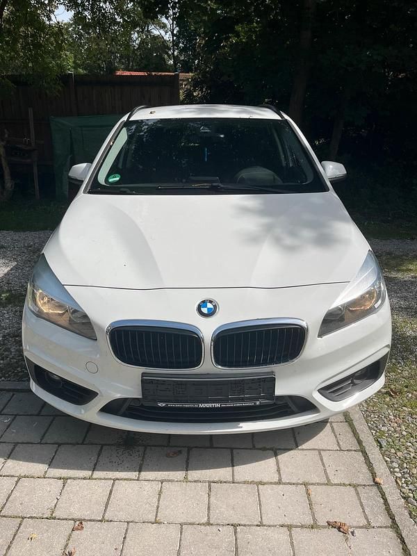 Weiß Gebraucht 2016 BMW 216 Active Tourer Van / Kleinbus | 9.900 € (Fairer Preis) - Bild 1/4