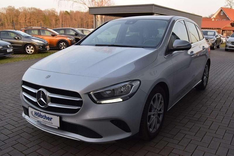Gebraucht Mercedes B180 136 PS (100 kW) 2019 Silber Van / Kleinbus