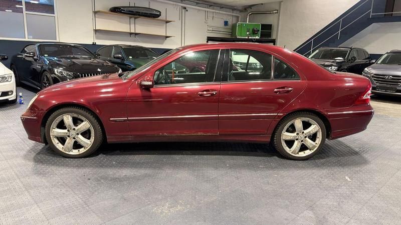 Gebraucht Mercedes C320 Elegance 218 PS (160 kW) 2005 Rot Limousine