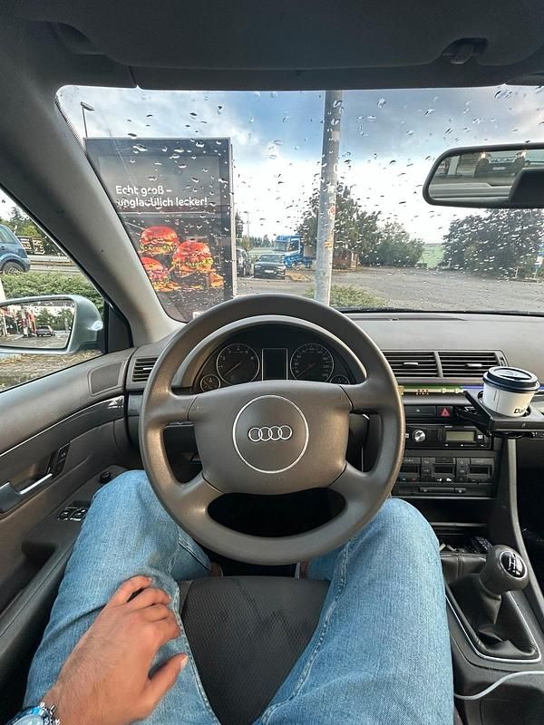 Używany Audi A4 102 KM (75 kW) 2003 Szary Sedan/Limuzyna