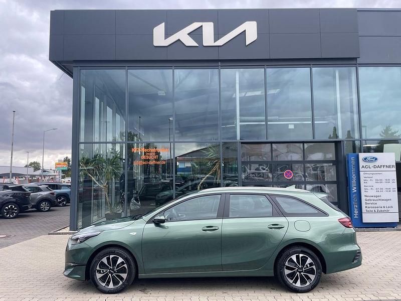 Grün Neu 2025 Kia Ceed Sportswagon Kombi | 20.990 € (Guter Preis) - Bild 1/4