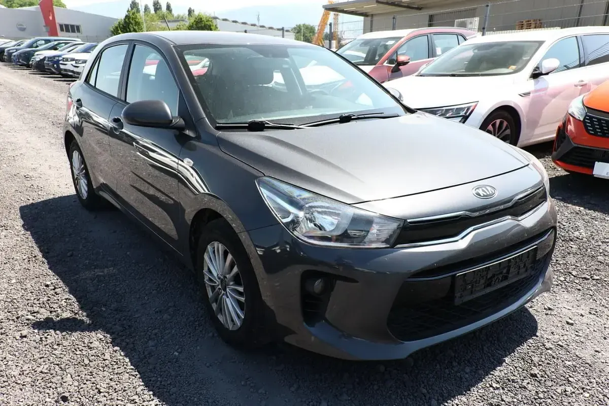 Gebraucht Kia Rio Edition 7 84 PS (61 kW) 2019 Platinim graphite metallic Limousine