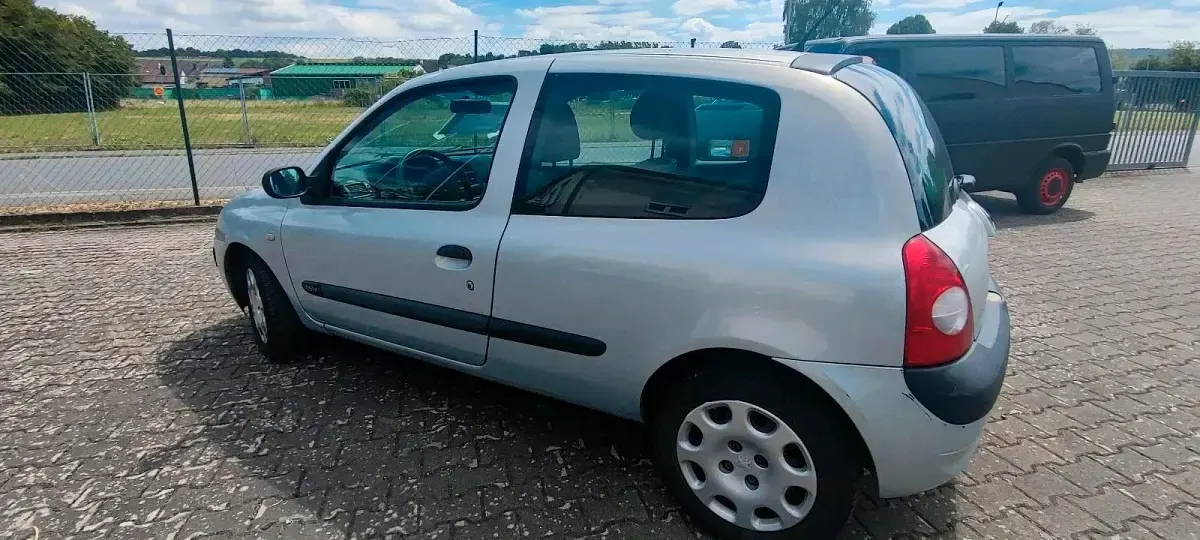 Gebraucht Renault Clio 75 PS (55 kW) 2003 Kleinwagen