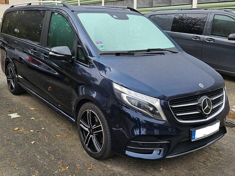 Blau Gebraucht 2018 Mercedes V250 Avantgarde Edition Van / Kleinbus | 40.999 € (Etwas zu teuer) - Bild 1/4