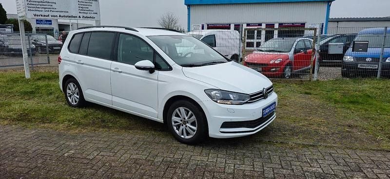 Gebraucht VW Touran Comfortline 150 PS (110 kW) 2021 Weiß Van / Kleinbus