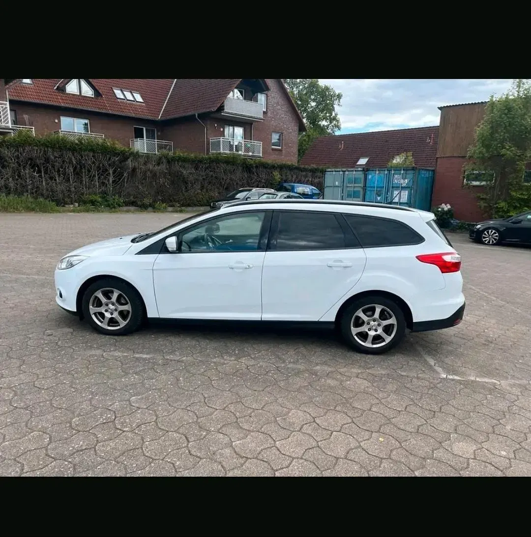 Gebraucht Ford Focus 140 PS (102 kW) 2014 Weiß Kombi