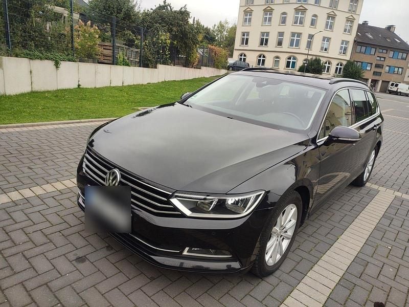 Schwarz Gebraucht 2018 VW Passat Comfortline Kombi | 10.700 € (Superpreis) - Bild 1/4