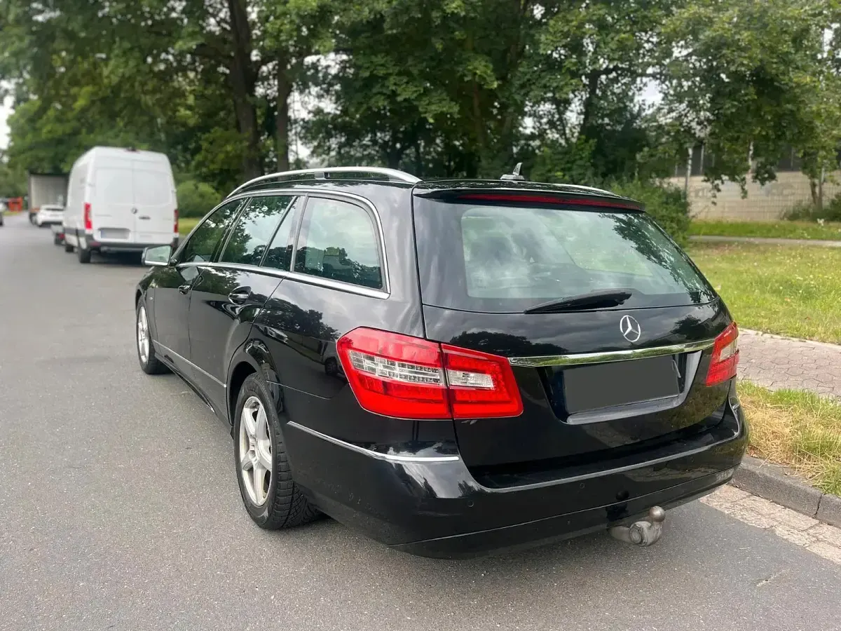 Gebraucht Mercedes E220 Avantgarde 170 PS (125 kW) 2010 Schwarz Kombi