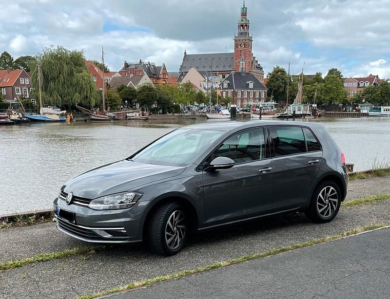 Gebraucht VW Golf VII Join 116 PS (85 kW) 2018 Grau Limousine