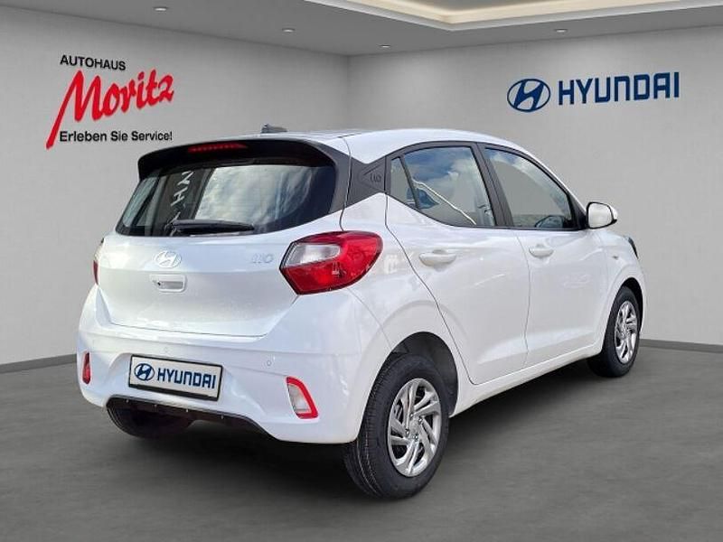 Gebraucht Hyundai i10 Select 63 PS (46 kW) 2024 Atlas white Kleinwagen