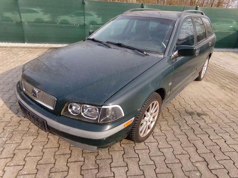 Gebraucht Volvo V40 122 PS (89 kW) 2000 Grün Kombi