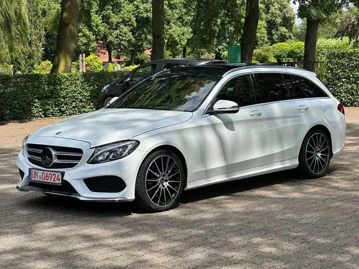 Gebraucht Mercedes C250 AMG line 204 PS (150 kW) 2016 Polarweiss  unilack Kombi